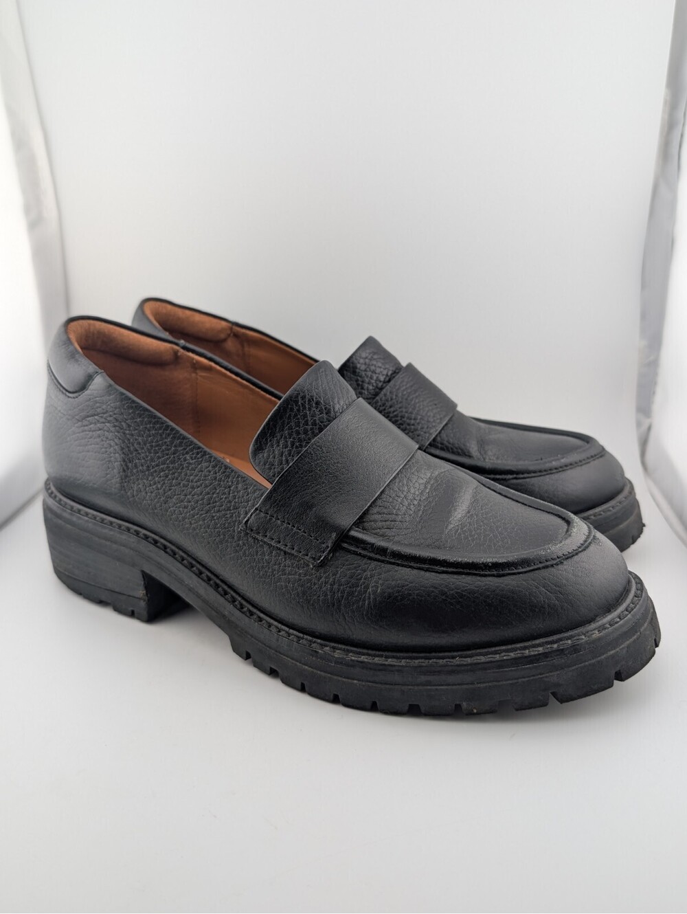 Gentle Souls Women's Size 10 Black Leather Loafers Chunky Platform Kenneth Cole